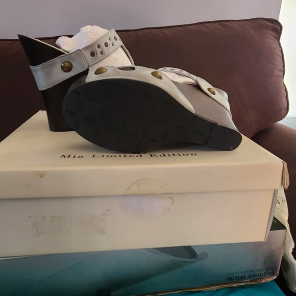 Mia Limited Edition Acadia Wedge Sandal Sz 8 Dirty White - Picture 4 of 5